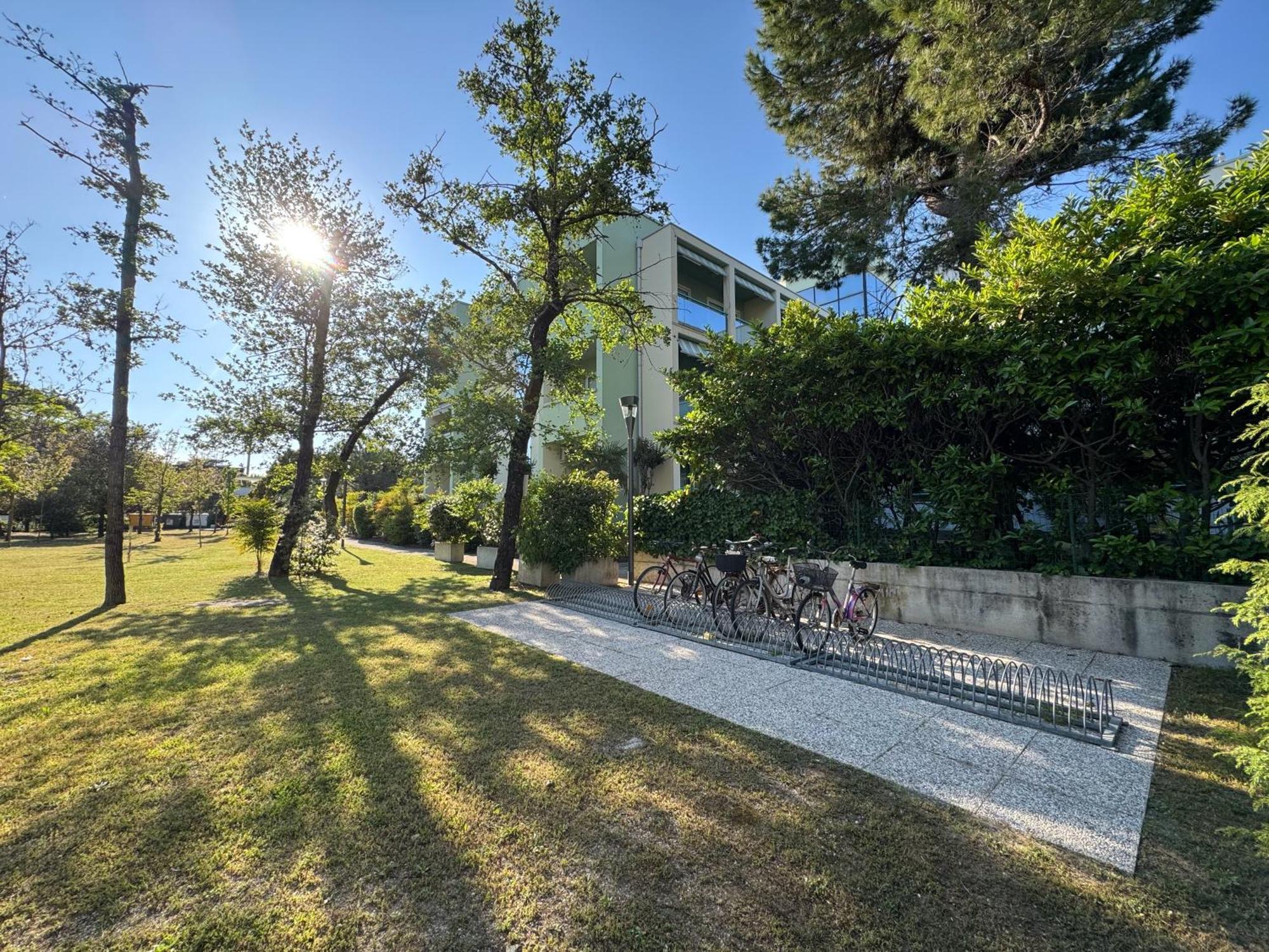 Residence Pinewood Бибионе Экстерьер фото